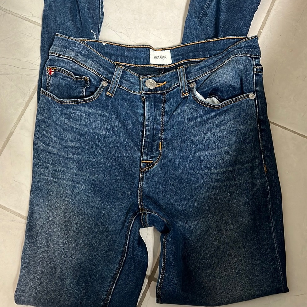 Hudson straight leg jean size 27